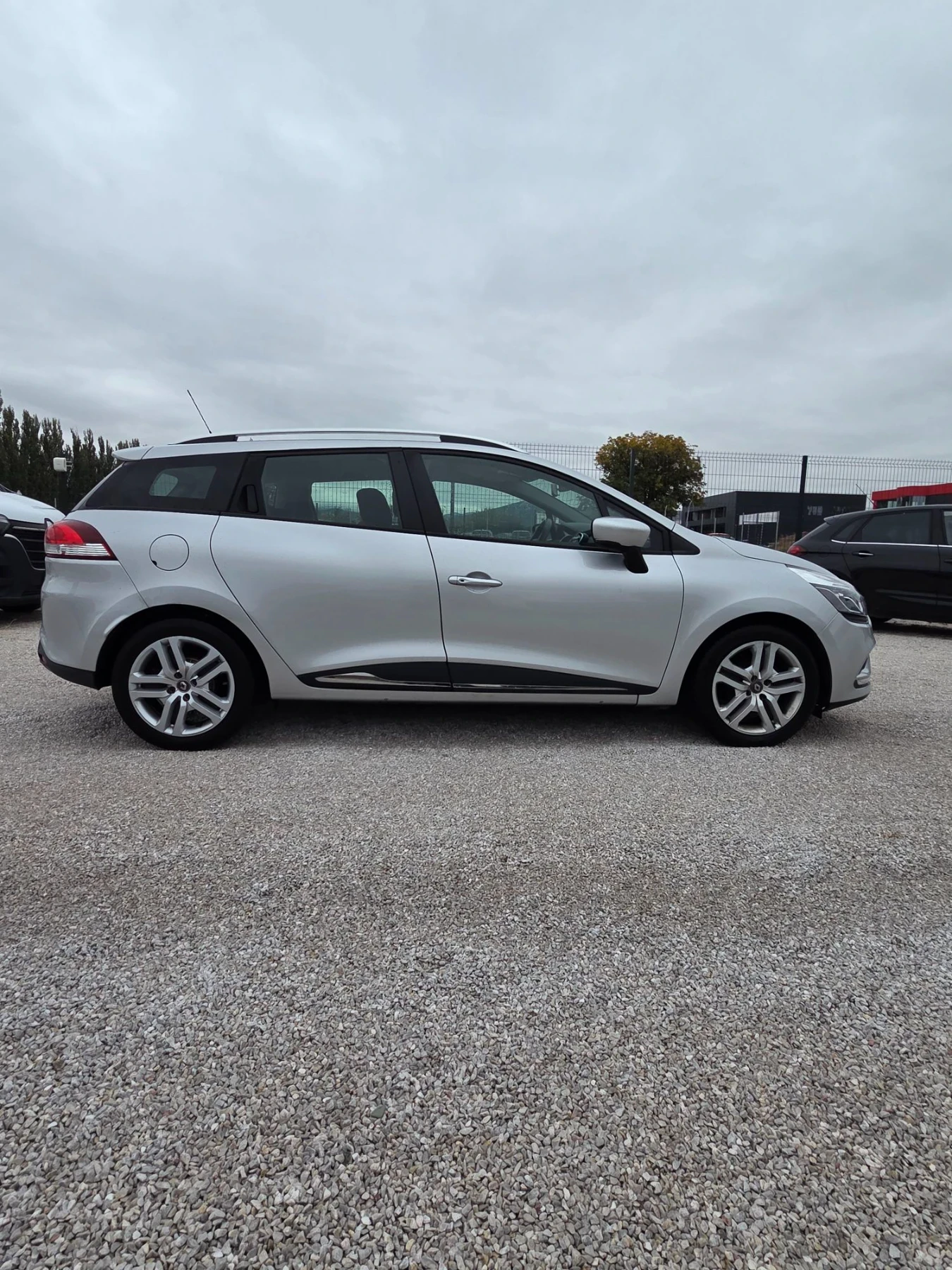 Renault Clio, снимка 7 - Автомобили и джипове - 56475958