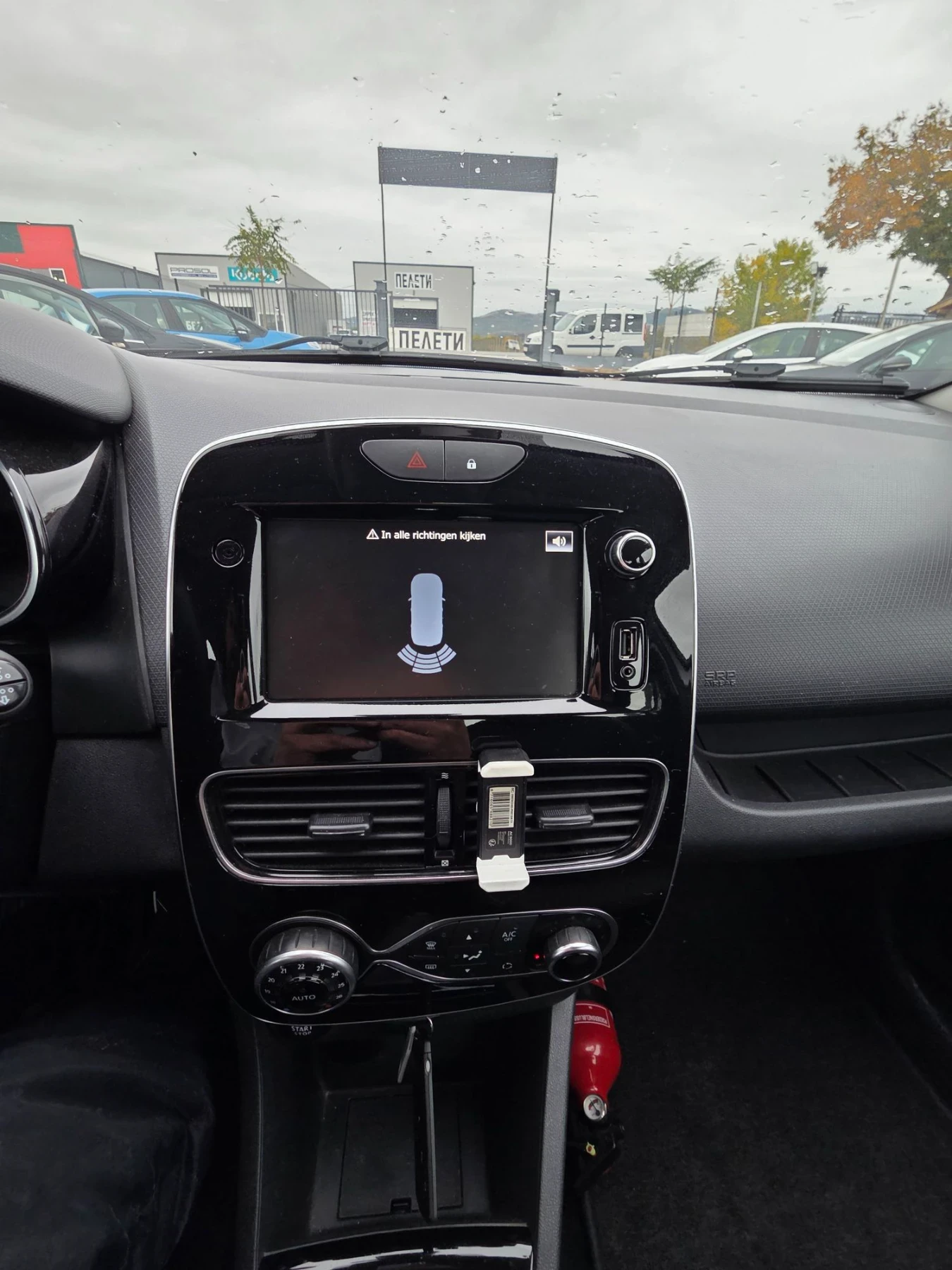 Renault Clio, снимка 14 - Автомобили и джипове - 56475958