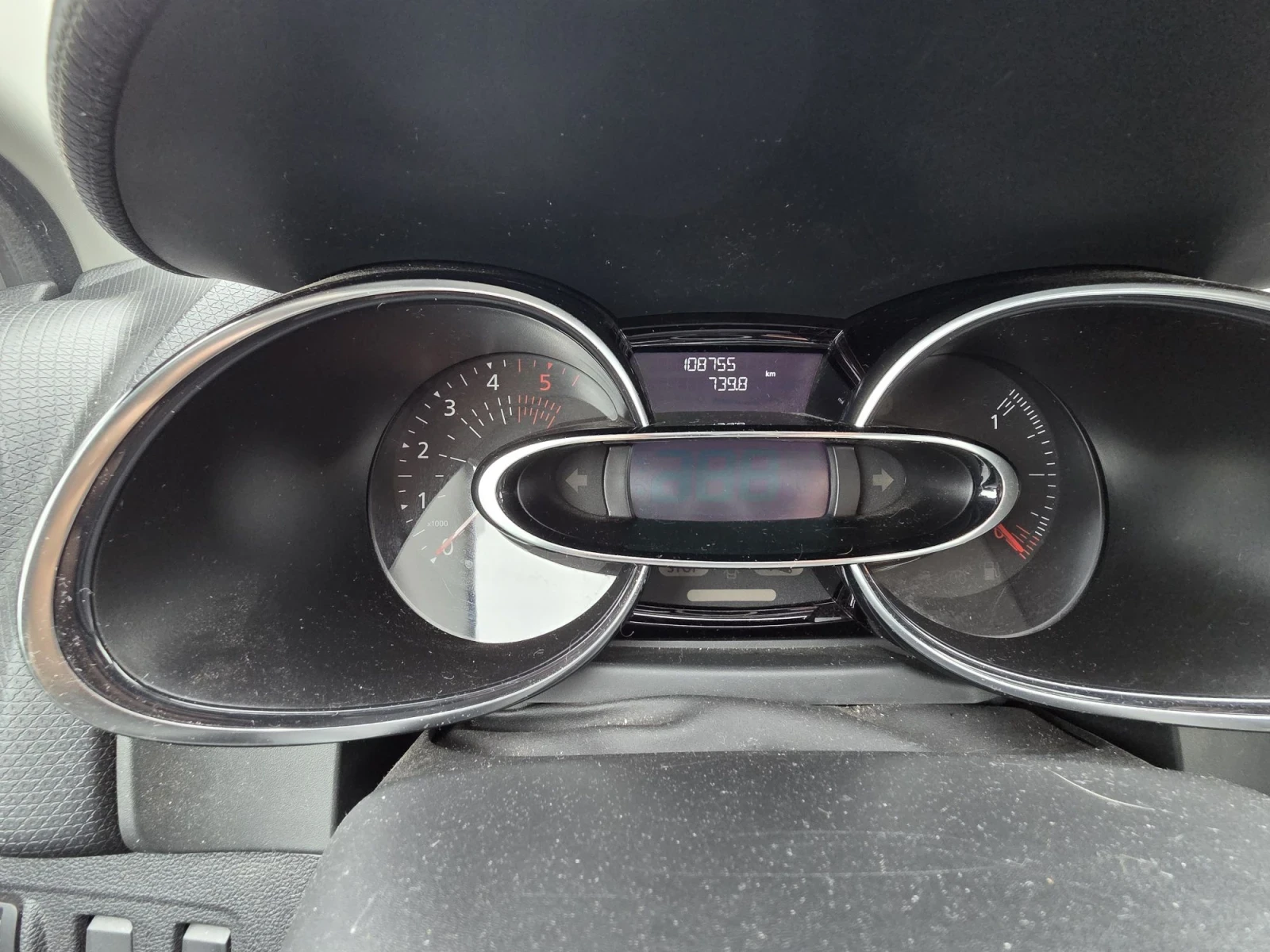 Renault Clio, снимка 15 - Автомобили и джипове - 56475958