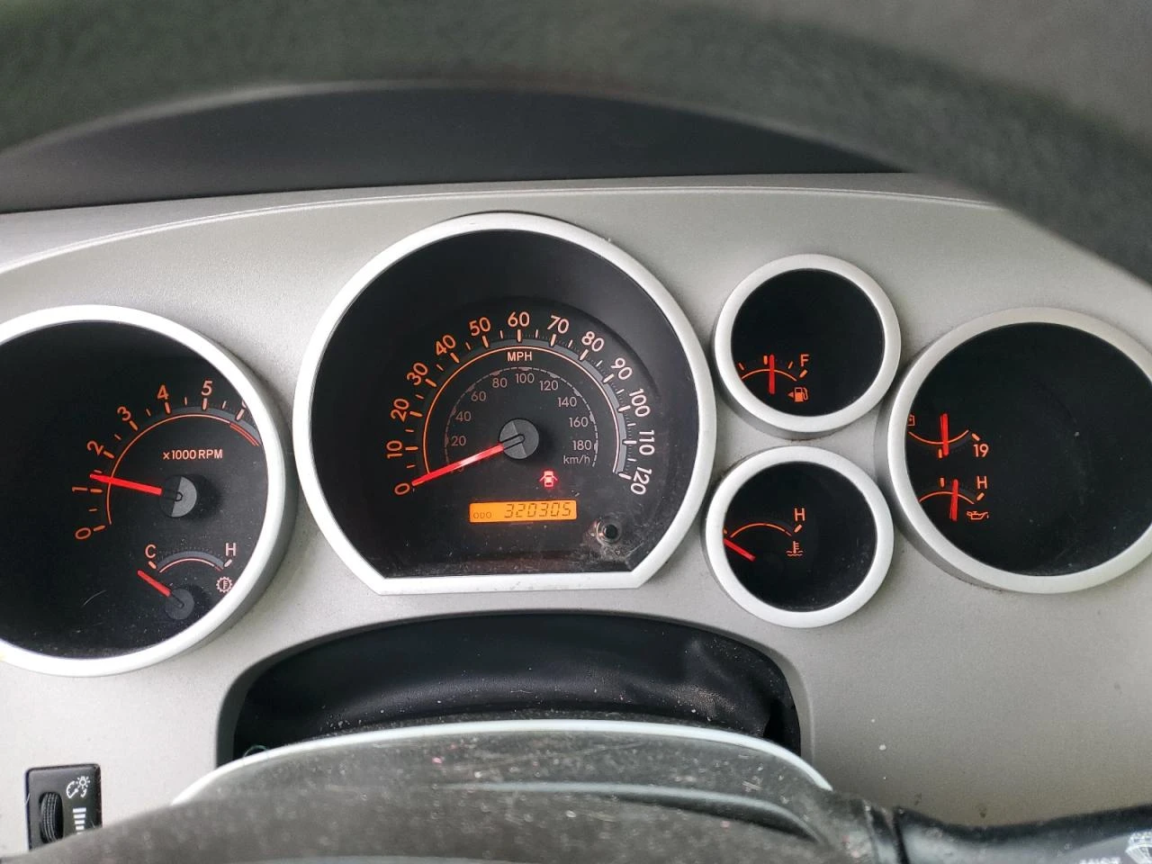 Toyota Sequoia SR5 - изображение 9