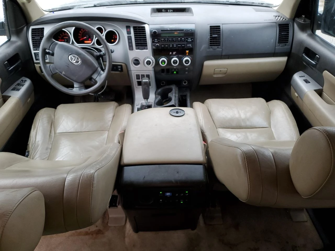 Toyota Sequoia SR5 - изображение 8