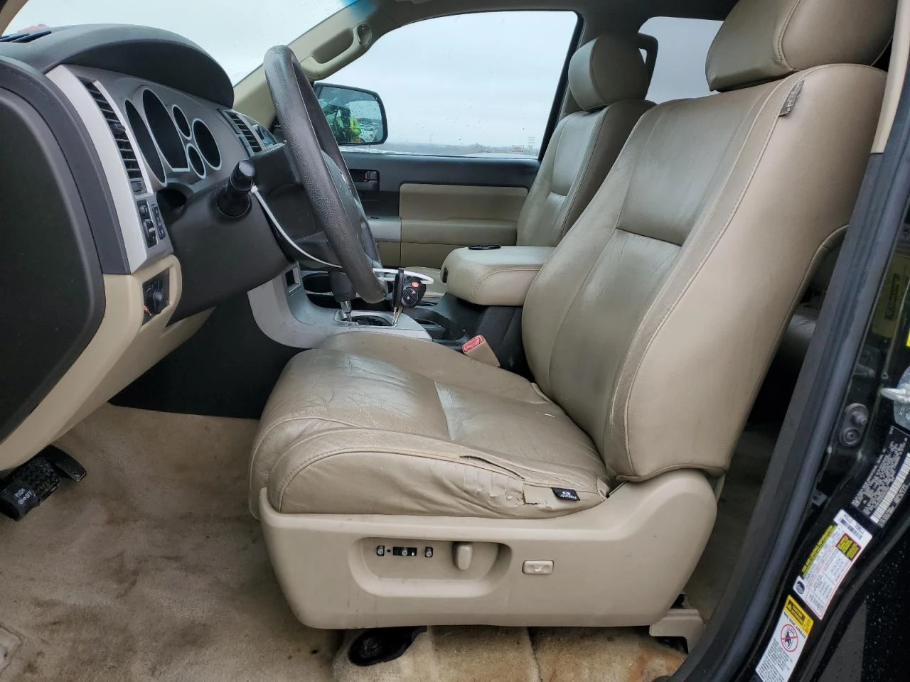 Toyota Sequoia SR5 - изображение 7