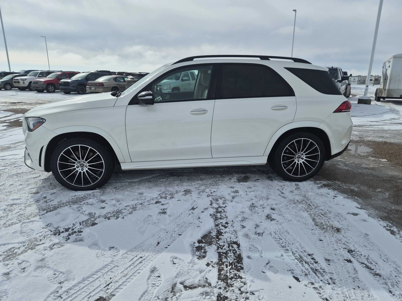 Mercedes-Benz GLE 350 * АВТО КРЕДИТ* ЦЕНА ДО БГ * СЕРВИЗНА ИСТОРИЯ * , снимка 2 - Автомобили и джипове - 53812369