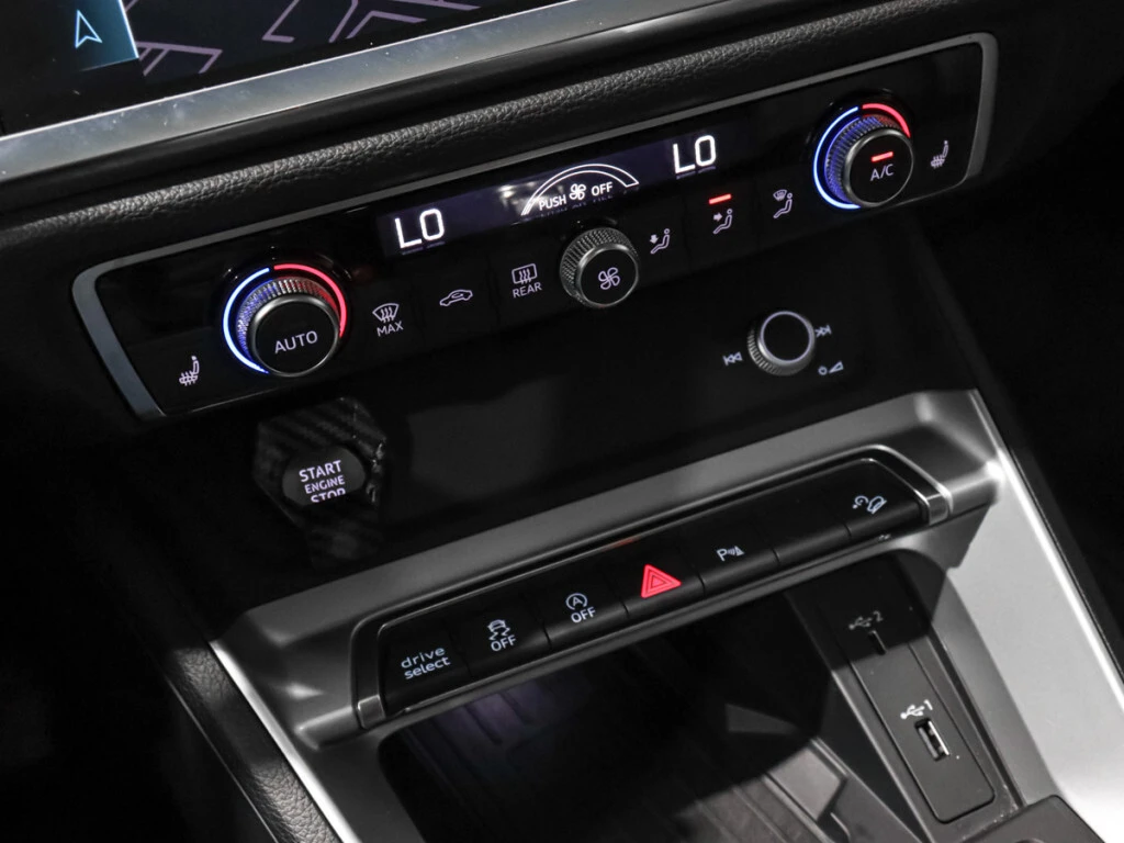 Audi Q3  45TFSI S-LINE| 360| DISTRONIC| CARFAX| , снимка 14 - Автомобили и джипове - 53874321