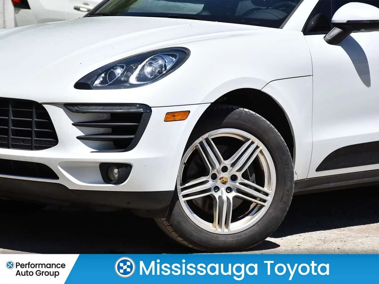 Porsche Macan * BASE AWD| LOW LOW KMS| BLUETOOTH * CARFAX * ЦЕНА, снимка 2 - Автомобили и джипове - 54896641