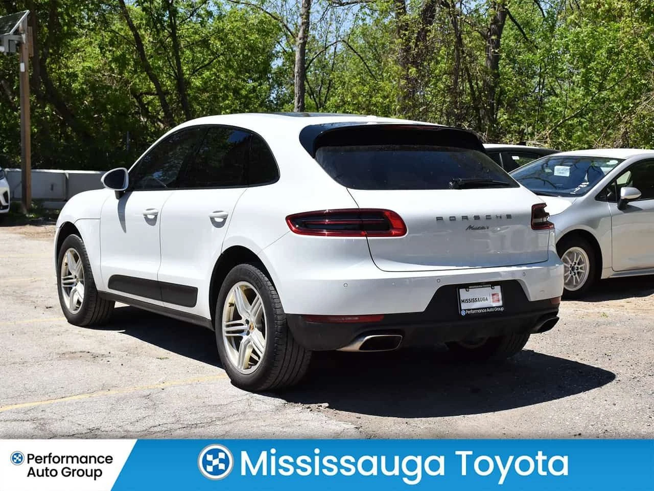 Porsche Macan * BASE AWD| LOW LOW KMS| BLUETOOTH * CARFAX * ЦЕНА, снимка 7 - Автомобили и джипове - 54896641