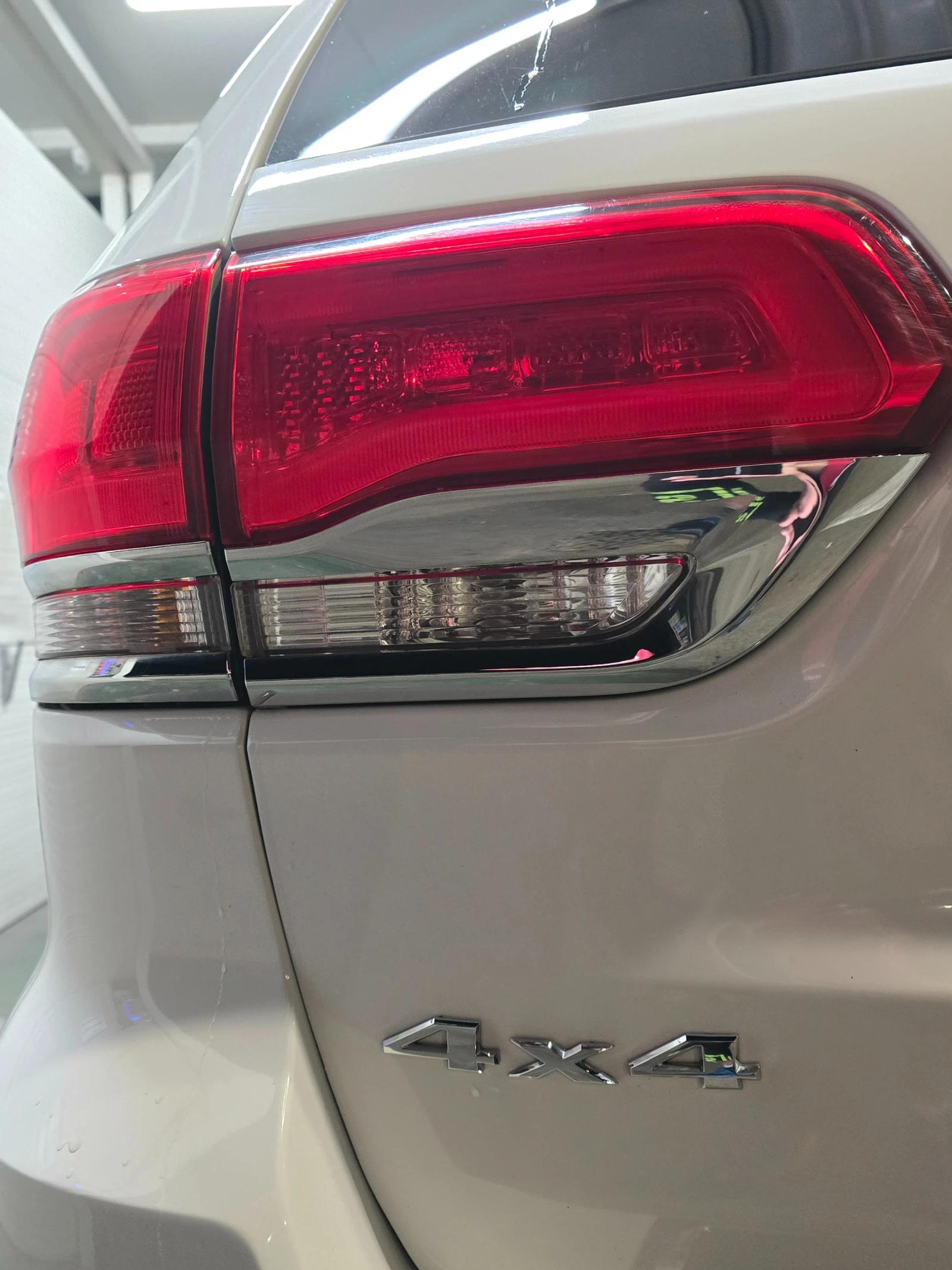 Jeep Grand cherokee Overland, снимка 13 - Автомобили и джипове - 55449000