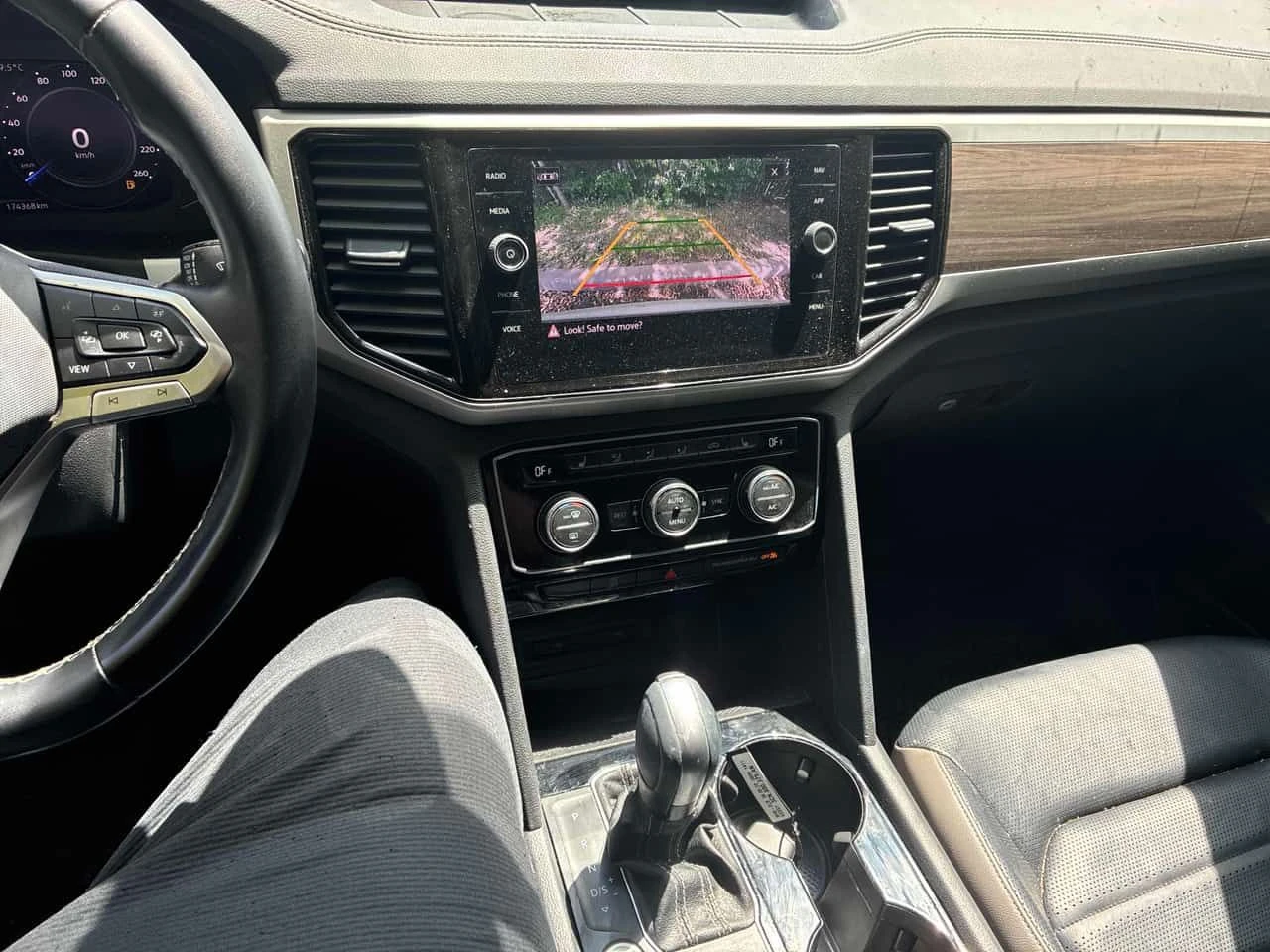 VW Atlas * Highline * CARFAX * ОПЦИЯ ЗА ФИНАНСИРАНЕ , снимка 9 - Автомобили и джипове - 55590848
