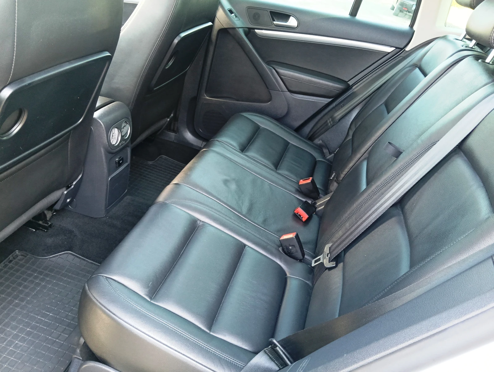 VW Tiguan 2.0TDI 177ps.4x4, снимка 6 - Автомобили и джипове - 55929194