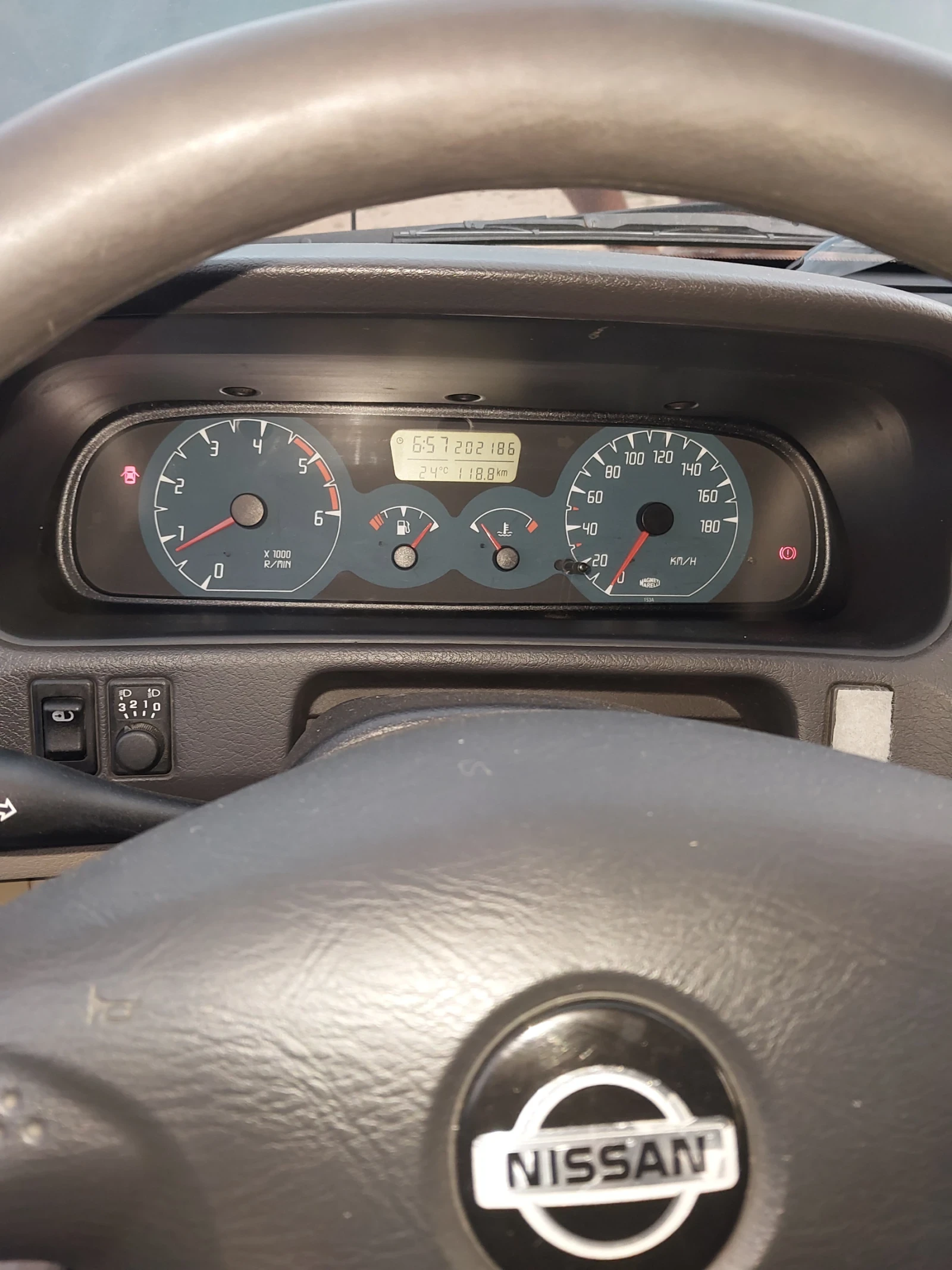 Nissan Terrano   2.7 тди, снимка 10 - Автомобили и джипове - 56404203