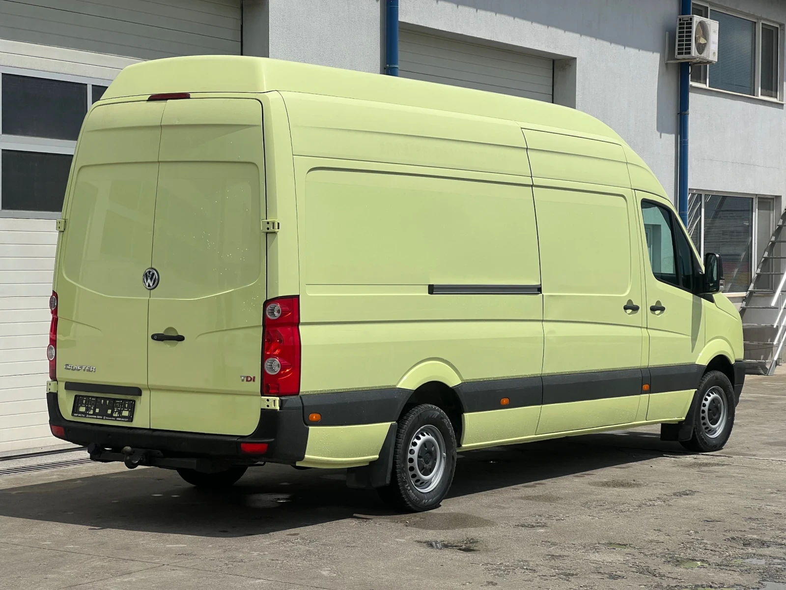 VW Crafter МАКСИ С НАДСТРОЙКА / Климатроник  - изображение 7