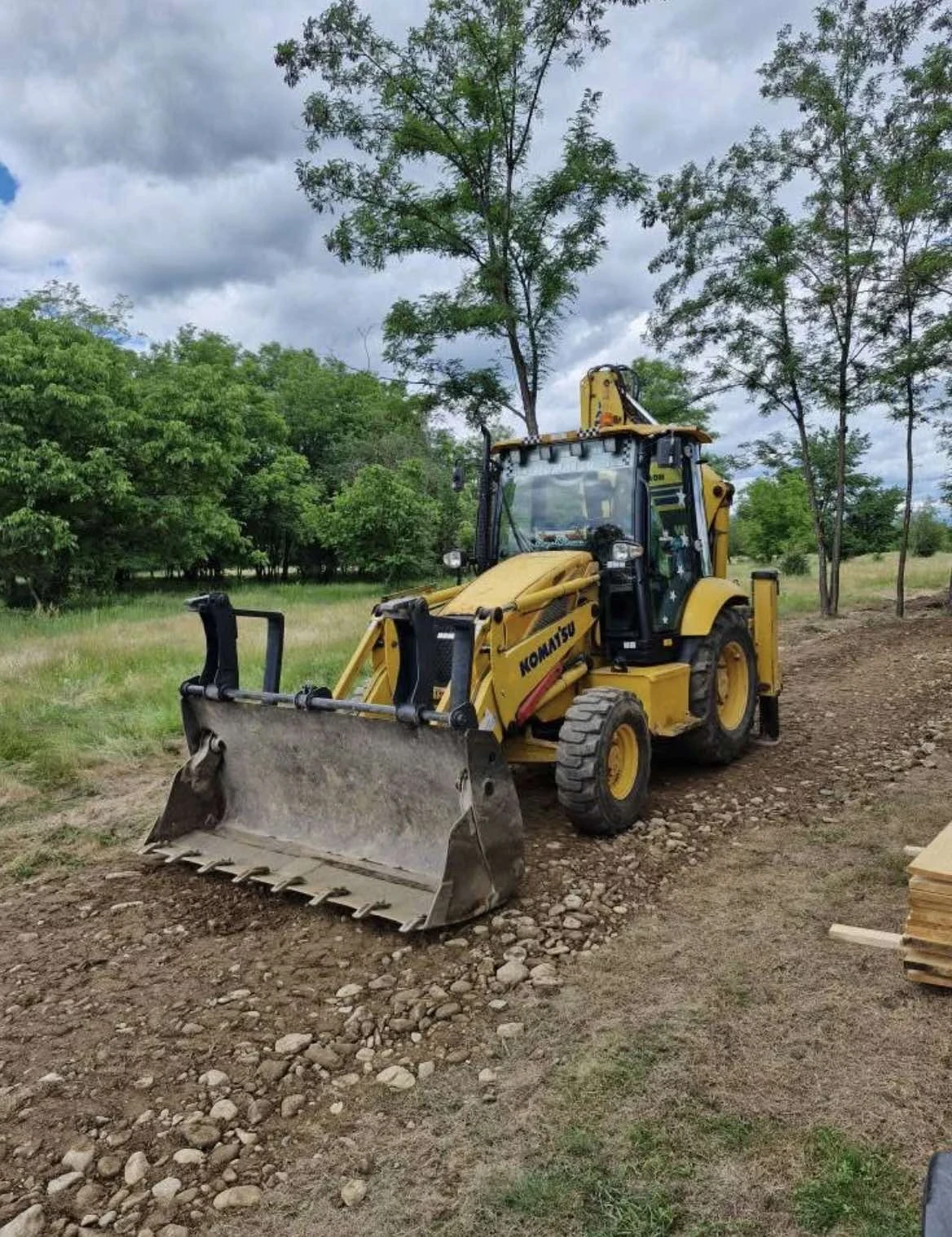 Багер Komatsu WB93R-5, 2007 ПЕРФЕКТЕН, снимка 6 - Индустриална техника - 55079224