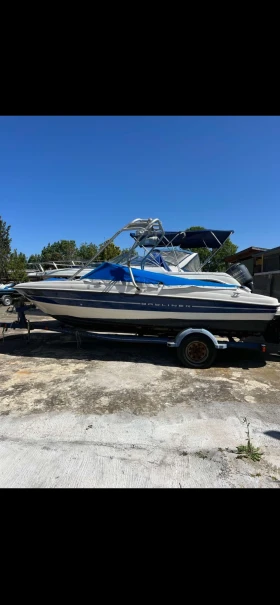 Моторна яхта Bayliner 