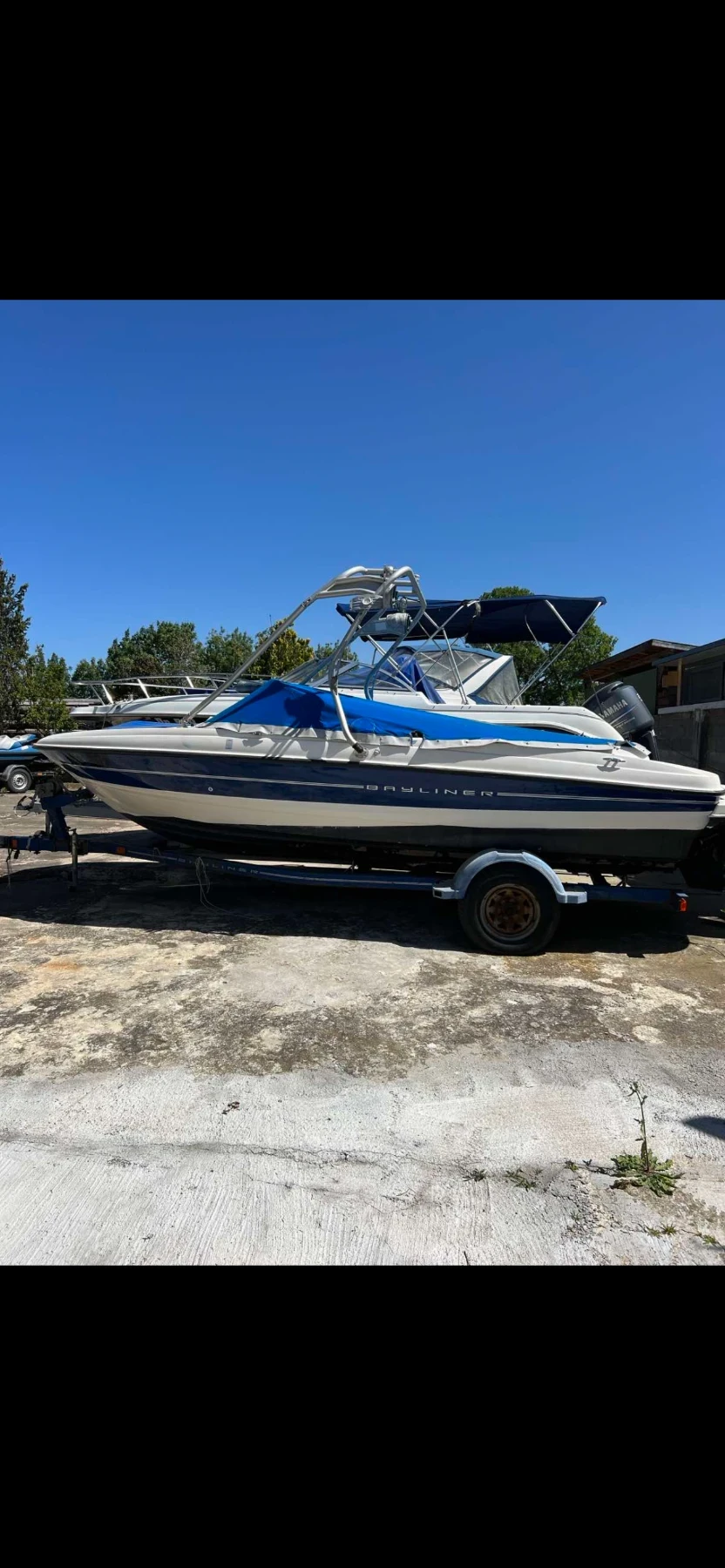 Моторна яхта Bayliner