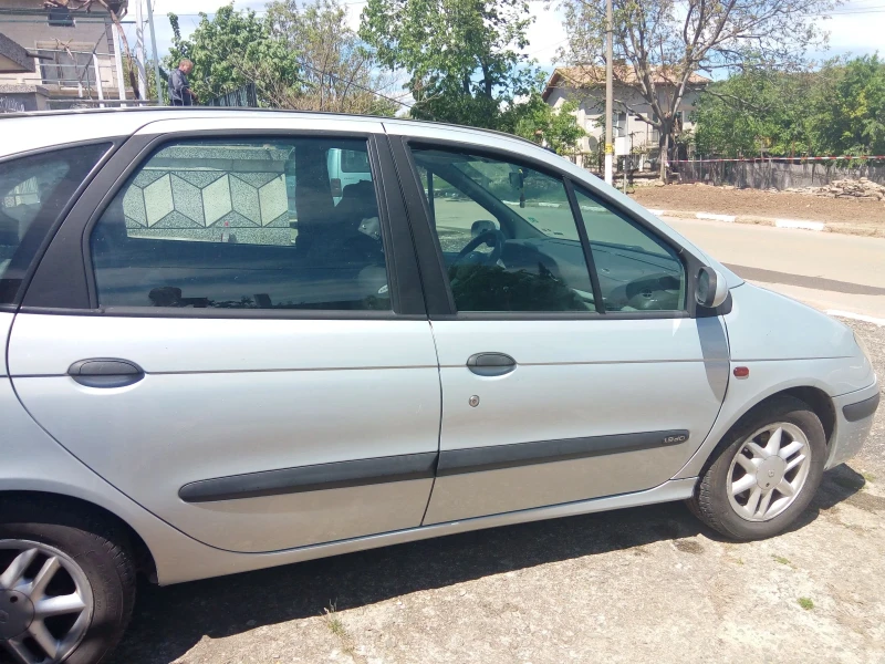 Renault Scenic, снимка 5 - Автомобили и джипове - 47393842