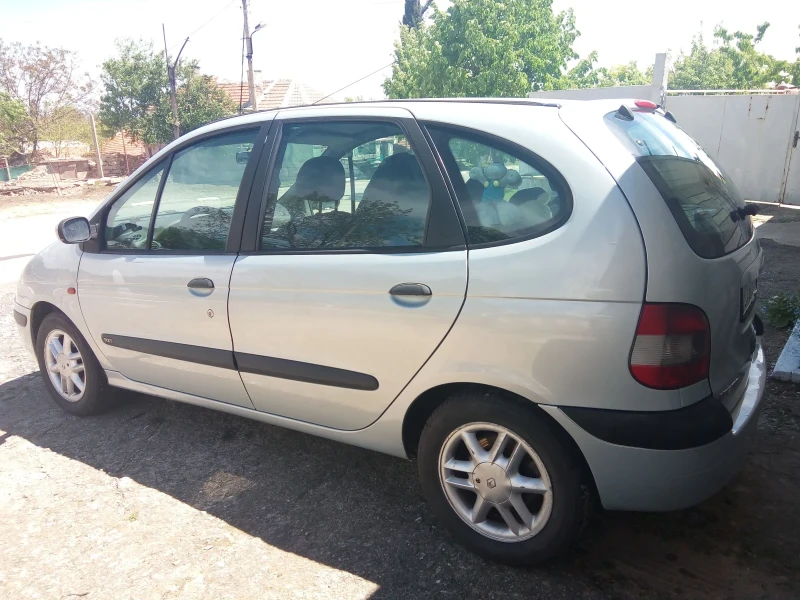 Renault Scenic, снимка 4 - Автомобили и джипове - 47393842