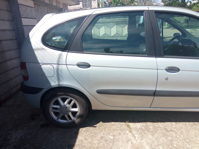 Renault Scenic, снимка 7 - Автомобили и джипове - 47393842