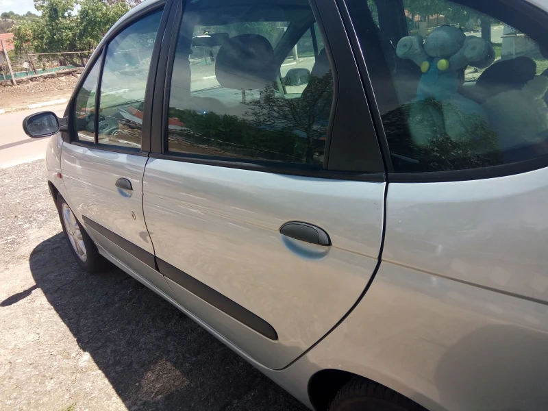 Renault Scenic, снимка 10 - Автомобили и джипове - 47393842