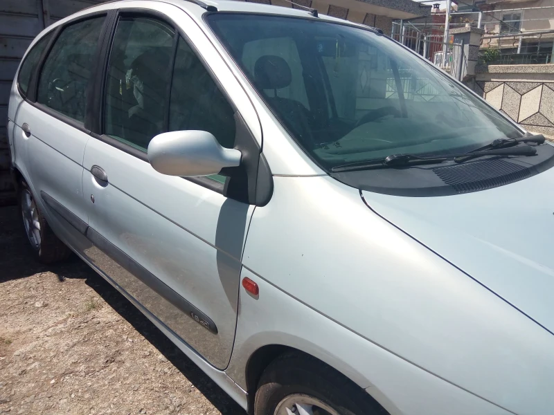 Renault Scenic, снимка 13 - Автомобили и джипове - 47393842