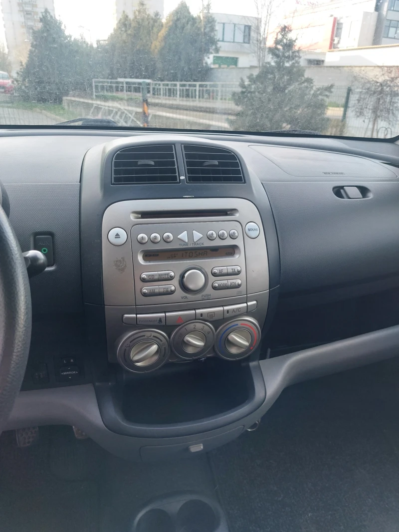 Daihatsu Sirion 1.0, снимка 8 - Автомобили и джипове - 49488536