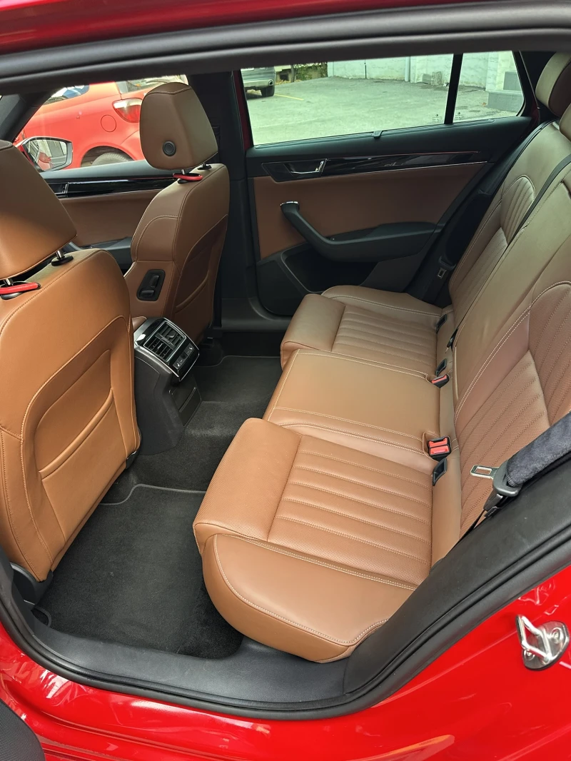 Skoda Superb Laurin & Klement 4x4 Гаранция до 2029, снимка 11 - Автомобили и джипове - 52303586