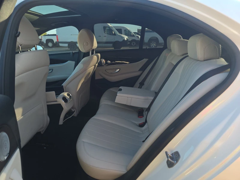Mercedes-Benz E 300 AMG* PACK* BURMESTER* 360КАМЕРА* КЕЙЛЕС* , снимка 13 - Автомобили и джипове - 52431314
