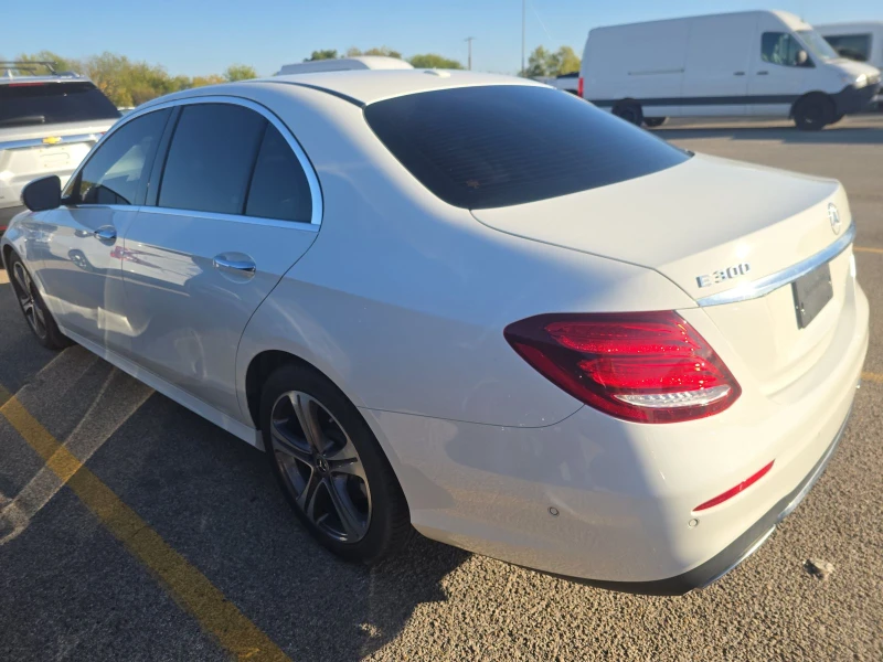 Mercedes-Benz E 300 AMG* PACK* BURMESTER* 360КАМЕРА* КЕЙЛЕС* , снимка 4 - Автомобили и джипове - 52431314