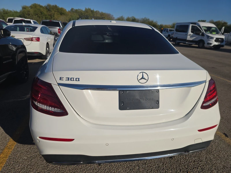 Mercedes-Benz E 300 AMG* PACK* BURMESTER* 360КАМЕРА* КЕЙЛЕС* , снимка 6 - Автомобили и джипове - 52431314