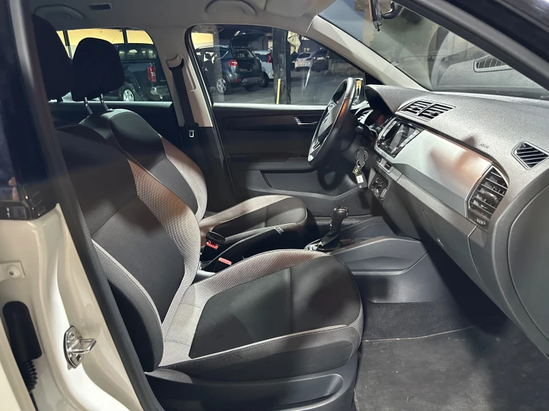 Skoda Fabia 1.4d 31000kм!!!!, снимка 15 - Автомобили и джипове - 52972052