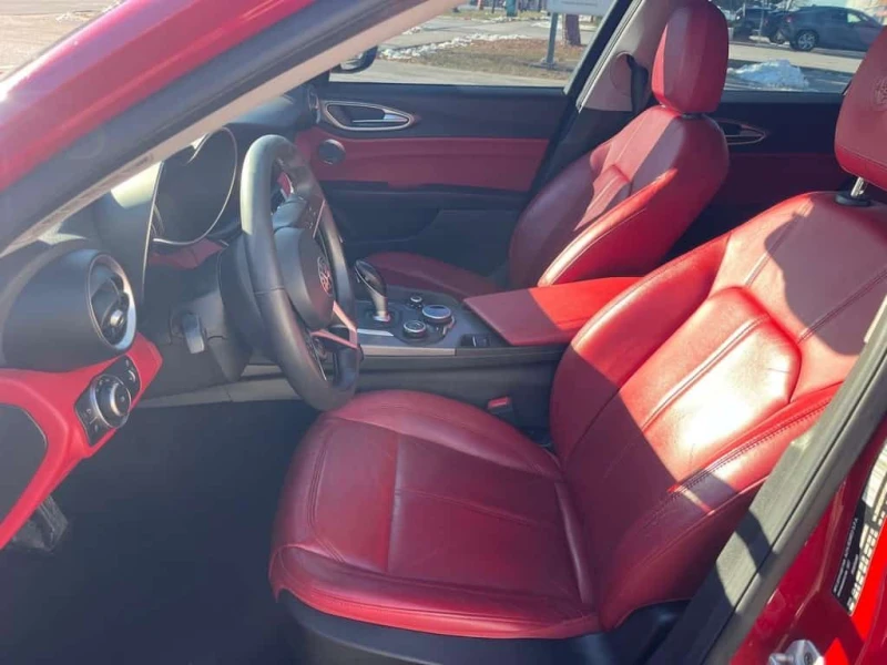 Alfa Romeo Giulia * TI! HIGHLY OPTIONED! * CARFAX * ЦЕНА ДО БГ, снимка 4 - Автомобили и джипове - 53586159
