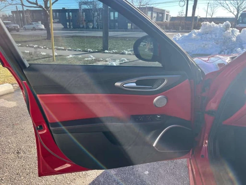 Alfa Romeo Giulia * TI! HIGHLY OPTIONED! * CARFAX * ЦЕНА ДО БГ, снимка 10 - Автомобили и джипове - 53586159