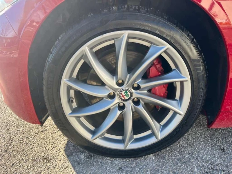 Alfa Romeo Giulia * TI! HIGHLY OPTIONED! * CARFAX * ЦЕНА ДО БГ, снимка 9 - Автомобили и джипове - 53586159