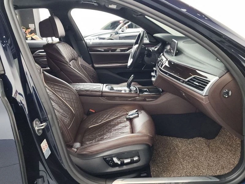BMW 740 740d xDrive Design Pure Excellence| 320к.с.| ВКЛ.Т, снимка 11 - Автомобили и джипове - 55624465