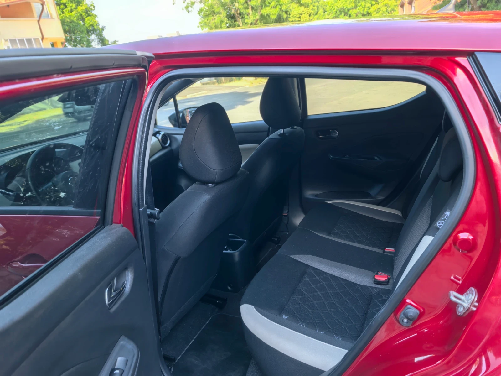 Nissan Micra 1.0 - изображение 8