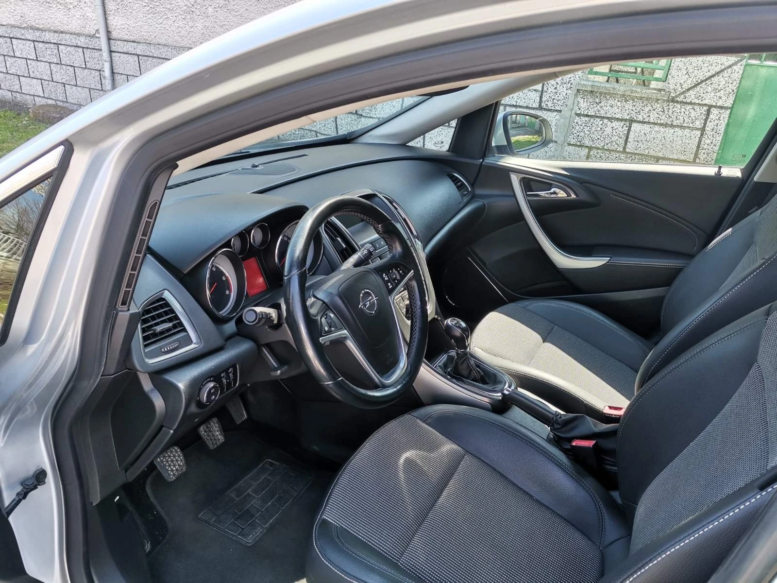 Opel Astra спорт тоурер - изображение 5
