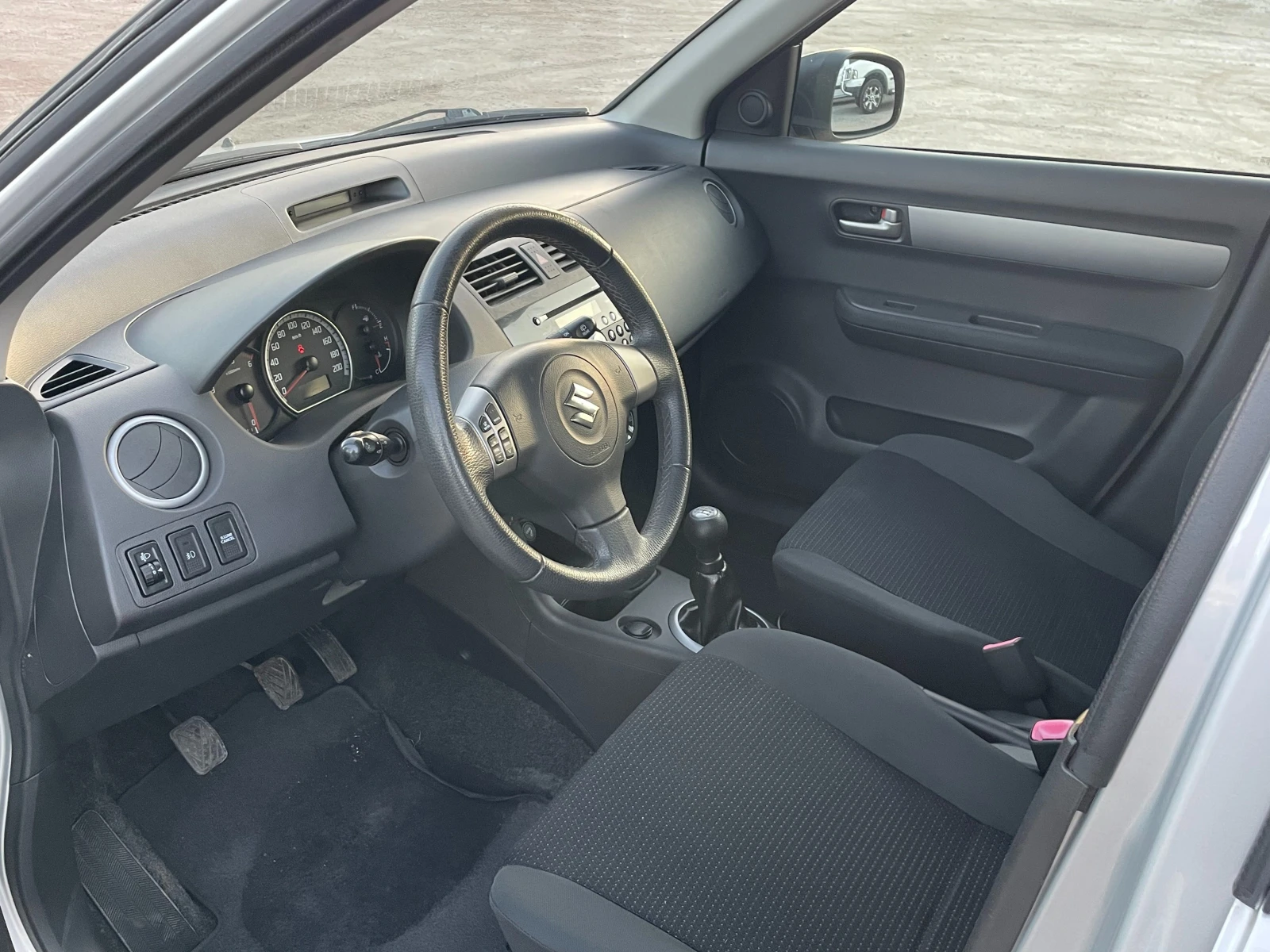 Suzuki Swift ПЕРФЕКТЕН-ИТАЛИЯ-НОВ ВНОС - изображение 9