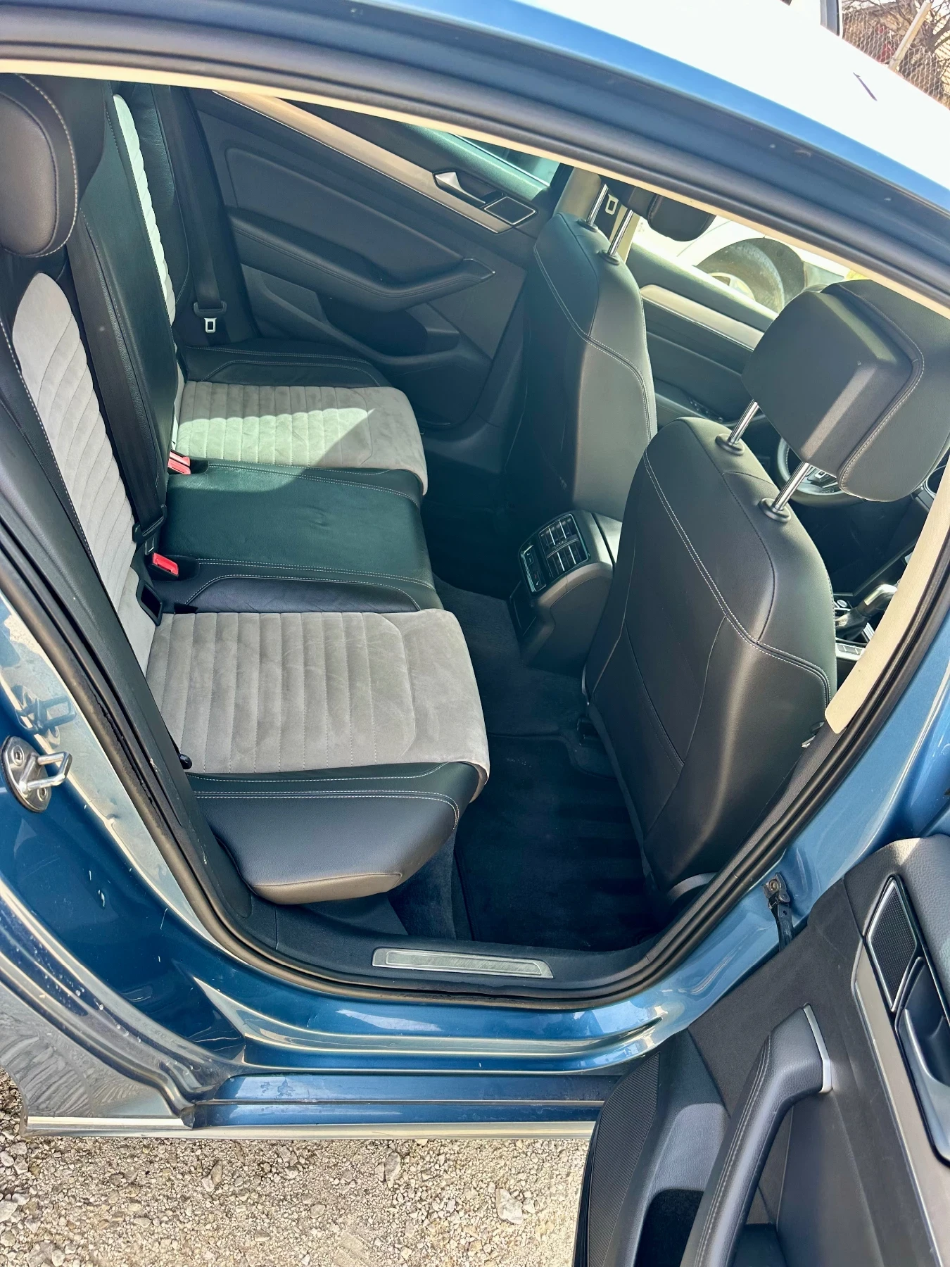 VW Passat R line 2.0 TDI, снимка 5 - Автомобили и джипове - 53873009