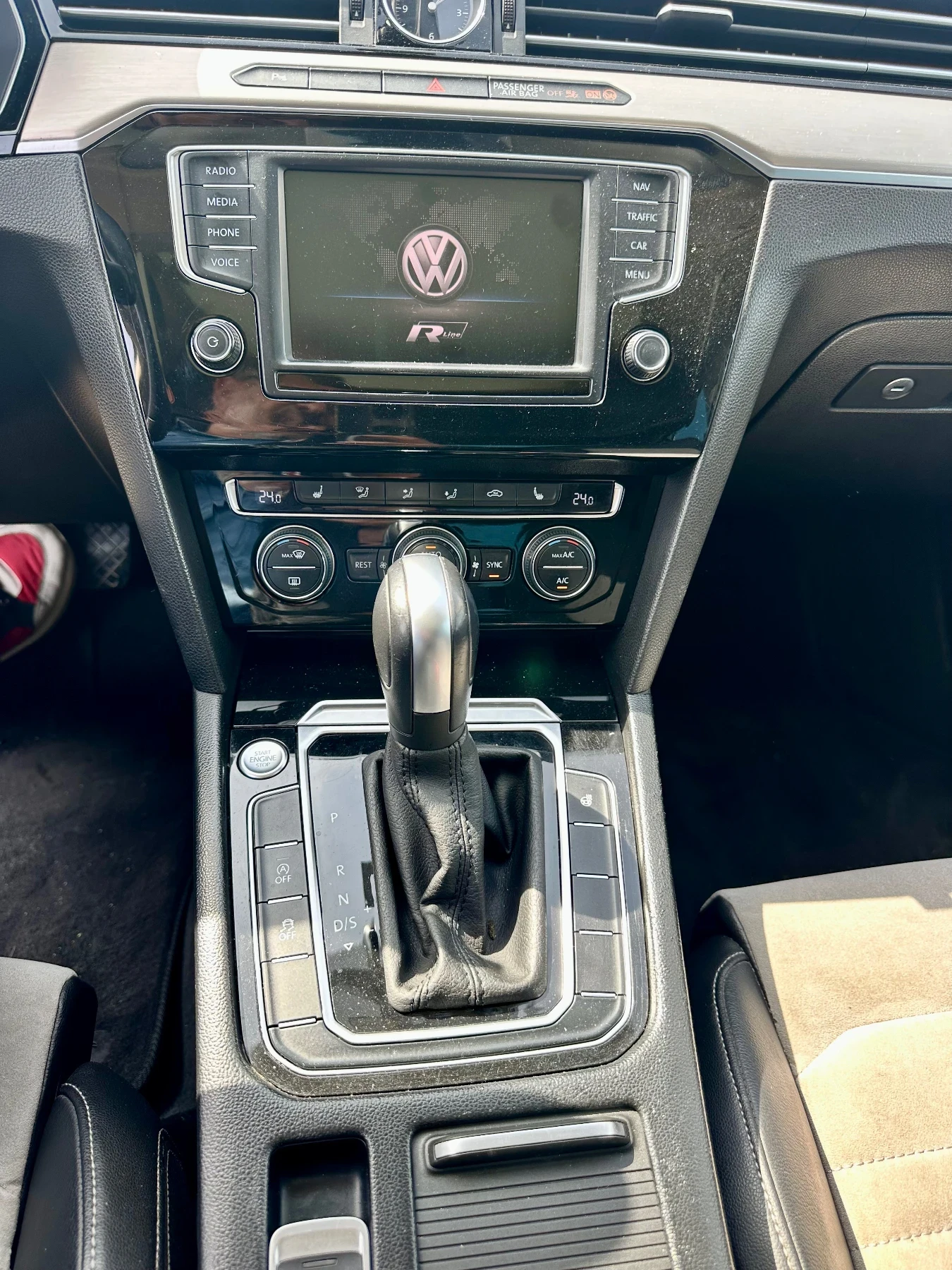VW Passat R line 2.0 TDI, снимка 12 - Автомобили и джипове - 53873009