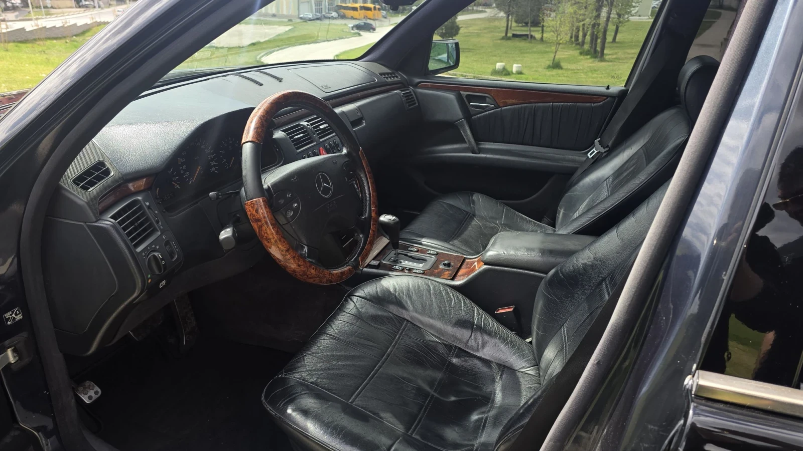 Mercedes-Benz E 200, снимка 9 - Автомобили и джипове - 54229059