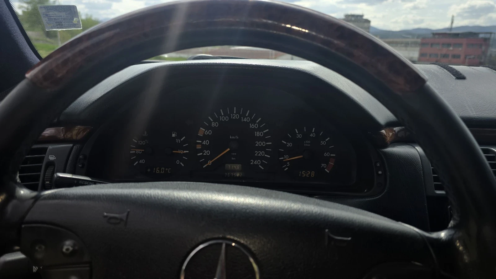 Mercedes-Benz E 200, снимка 10 - Автомобили и джипове - 54229059