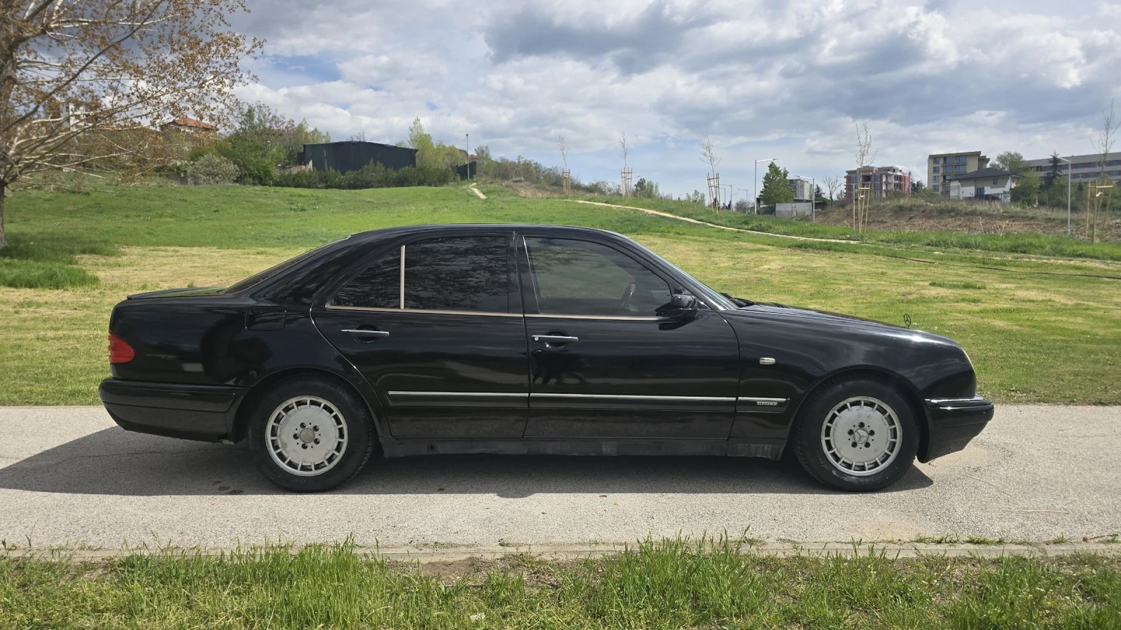 Mercedes-Benz E 200, снимка 3 - Автомобили и джипове - 54229059