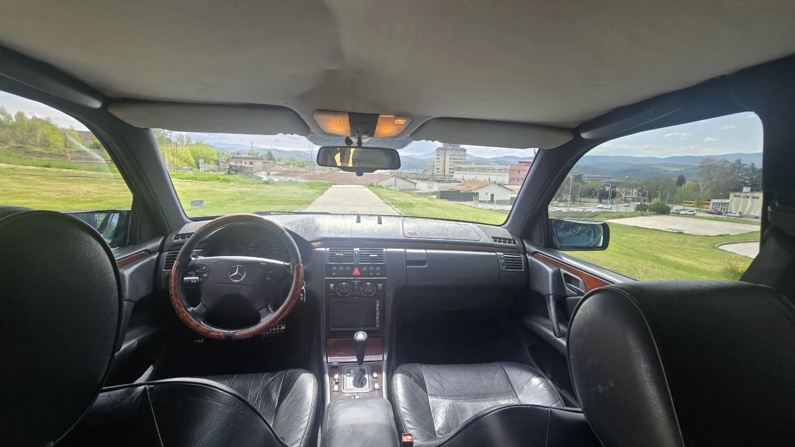 Mercedes-Benz E 200, снимка 8 - Автомобили и джипове - 54229059