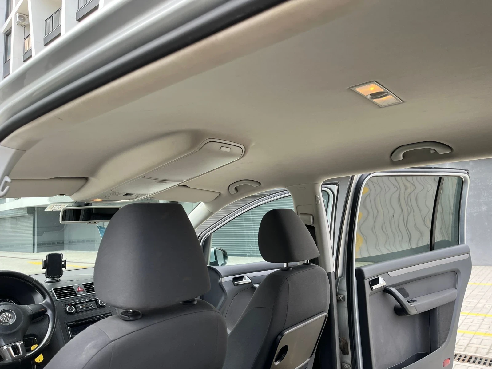 VW Touran 2.0TDI, снимка 13 - Автомобили и джипове - 54404582