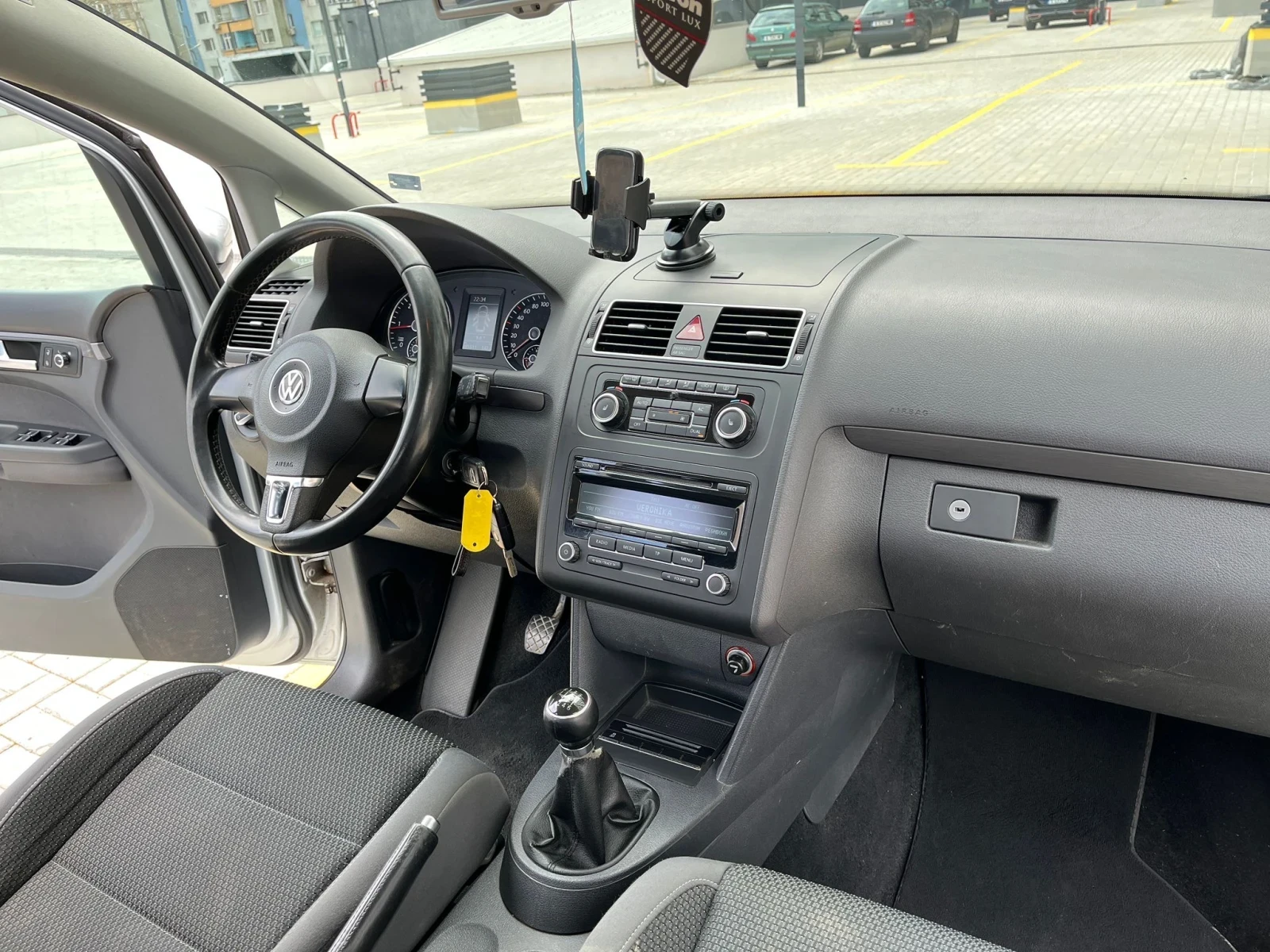VW Touran 2.0TDI, снимка 11 - Автомобили и джипове - 54404582