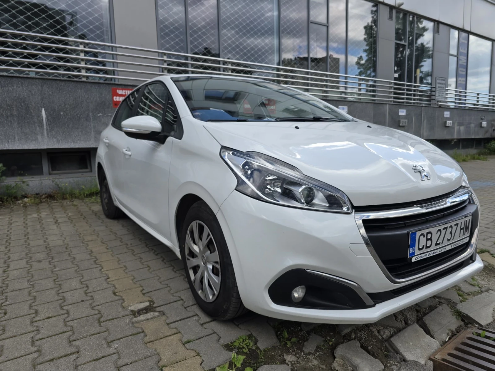 Peugeot 208, снимка 2 - Автомобили и джипове - 54710051