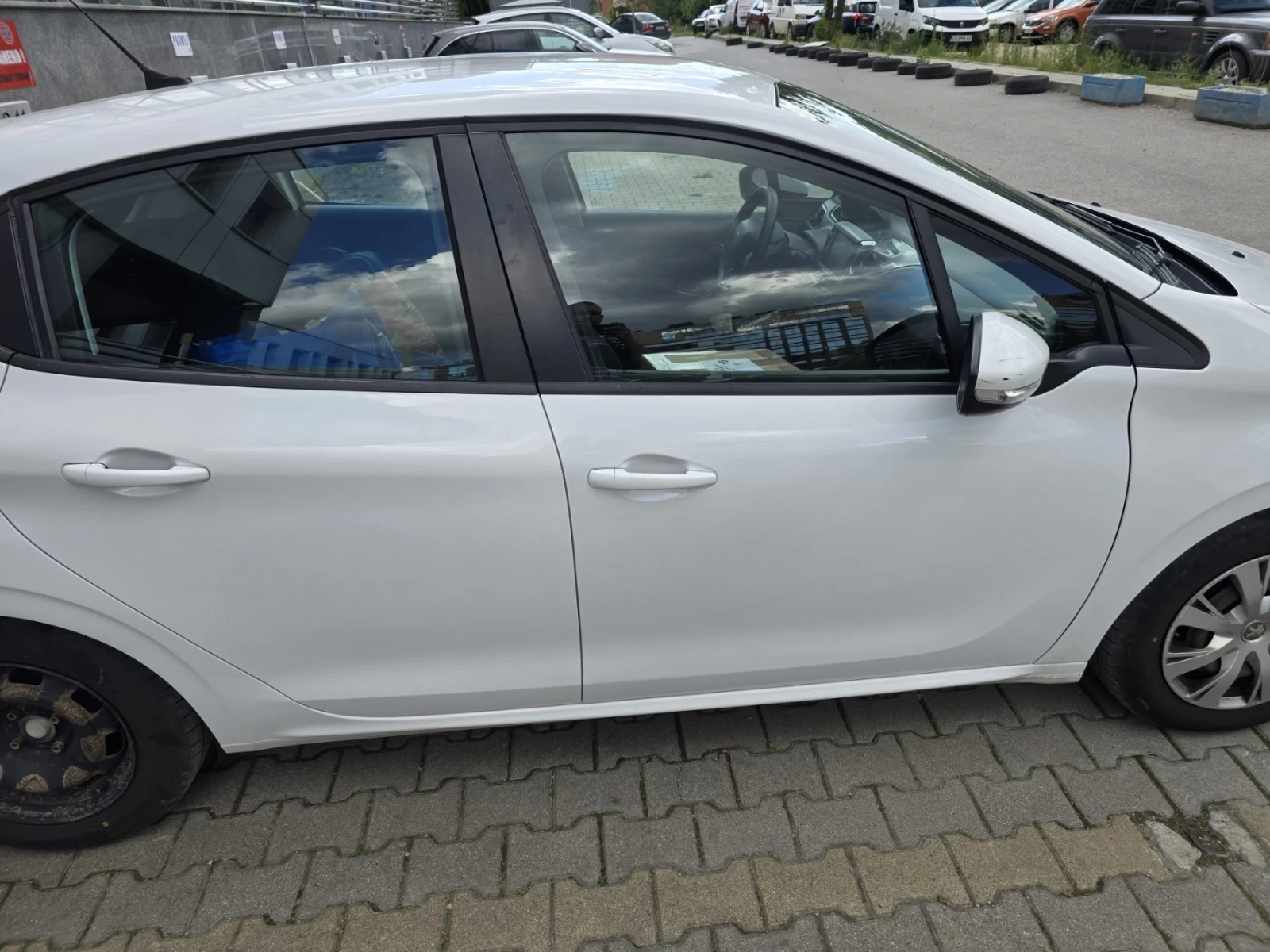 Peugeot 208, снимка 10 - Автомобили и джипове - 54710051