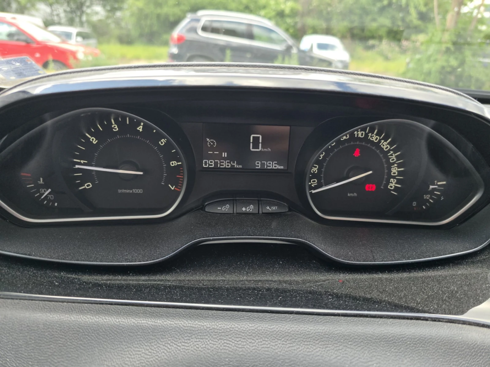 Peugeot 208, снимка 8 - Автомобили и джипове - 54710051