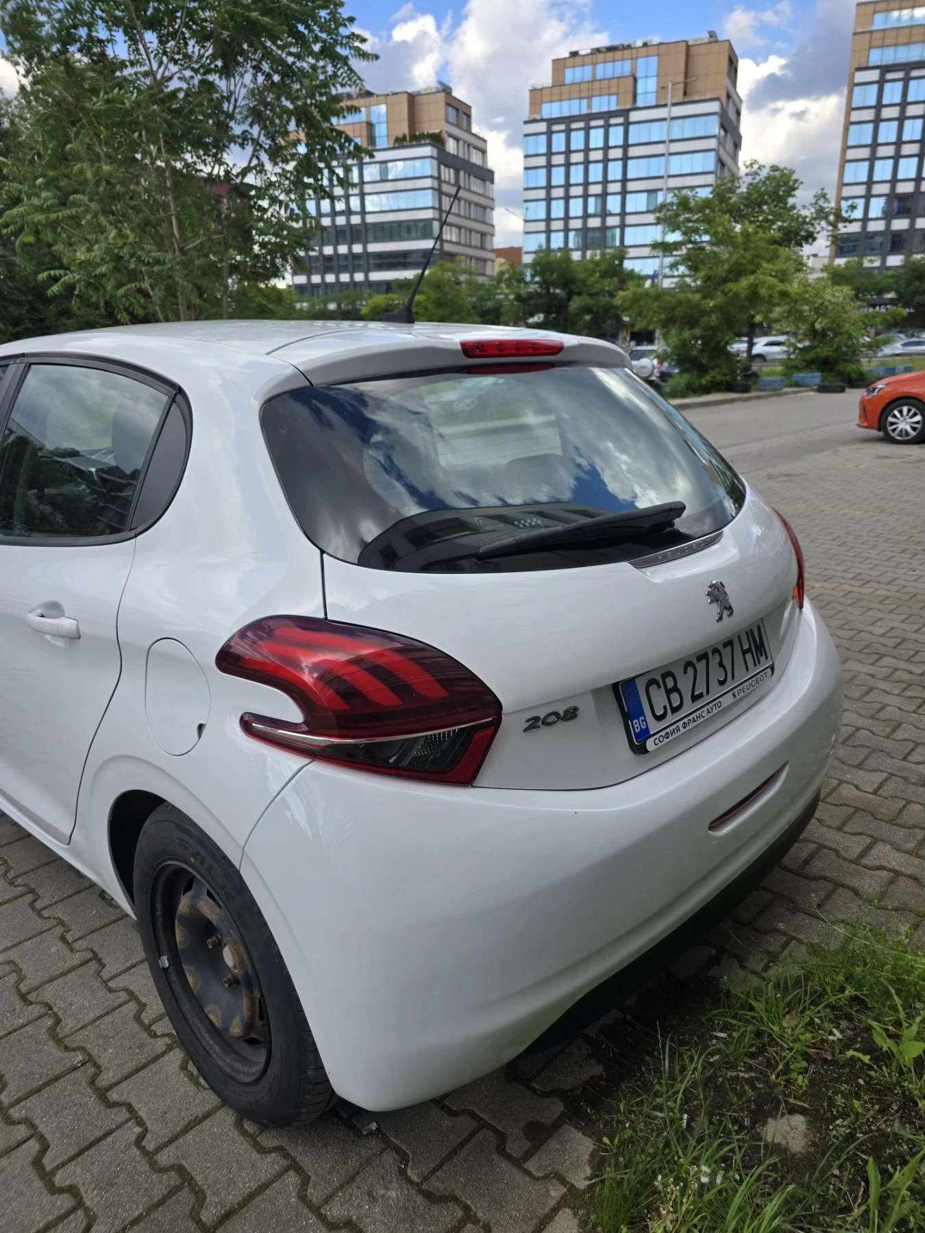Peugeot 208, снимка 6 - Автомобили и джипове - 54710051