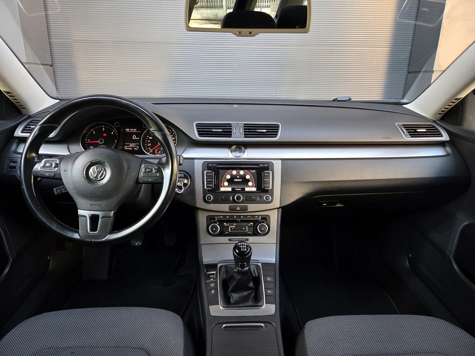 VW Passat 2.0 TDI Highline Bi-XENON * Подгрев * Обдухване , снимка 9 - Автомобили и джипове - 54830001