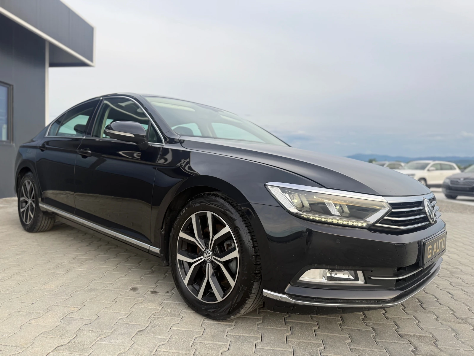 VW Passat 2.0TDI 150 ks Highline Собствен лизинг !!!, снимка 3 - Автомобили и джипове - 54843992